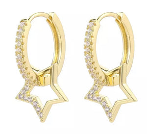 Open Star Huggie Earring (Gold)